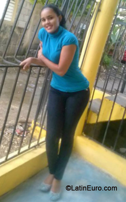 Date this voluptuous Dominican Republic girl Natalia from Santo Domingo DO20042