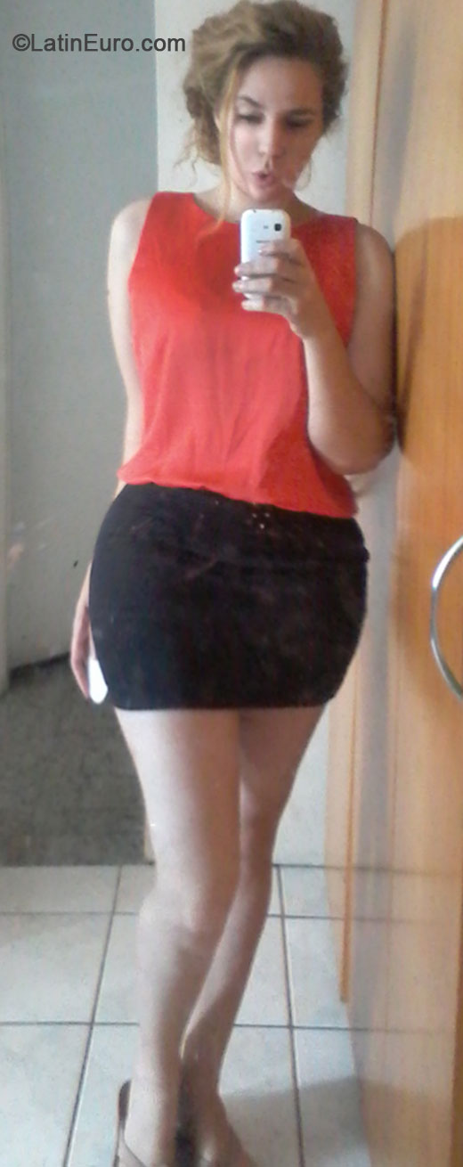 Date this georgeous Brazil girl Julia from Fortaleza BR9410