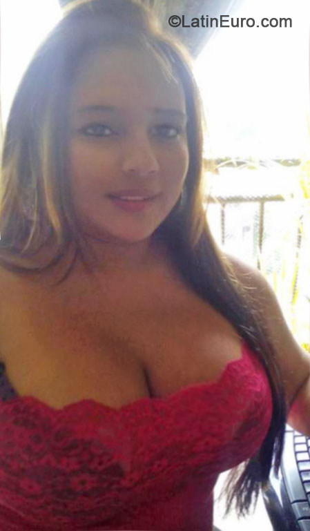 Date this foxy Colombia girl Yeyimy from Medellin CO17817