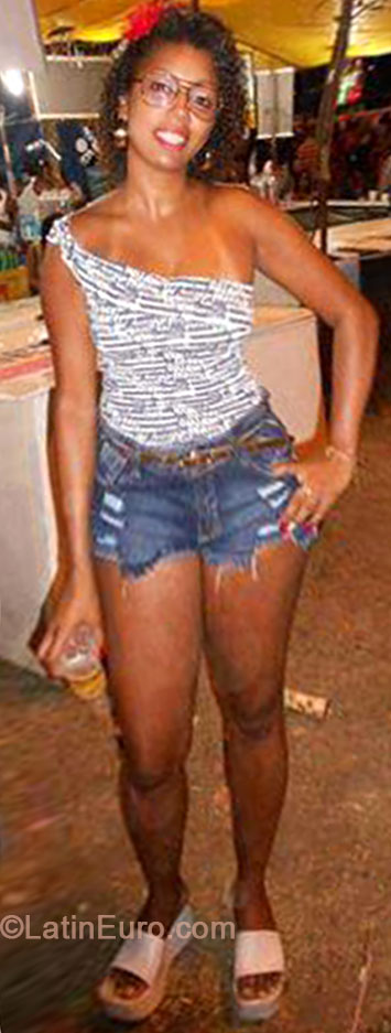 Date this sultry Brazil girl Edna from Rio De Janeiro BR9062