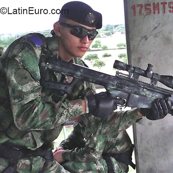 Date this nice looking Colombia man Eliecer from Bucaramanga CO16326