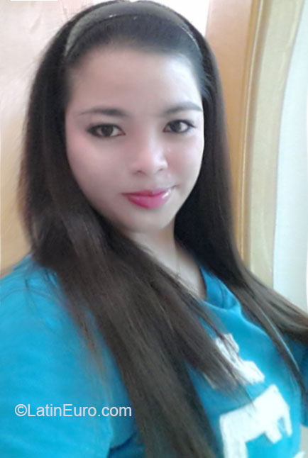 Date this beautiful Qatar girl Warren from Doha QA18