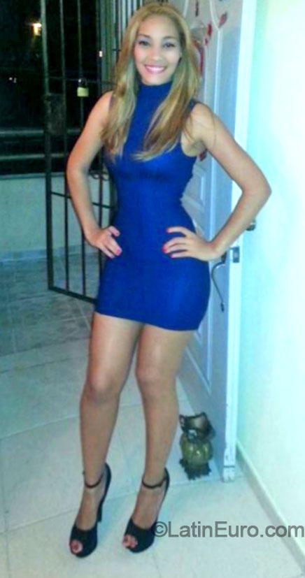 Date this stunning Dominican Republic girl Paola from Santo Domingo DO20104
