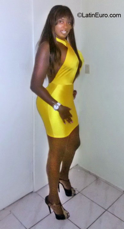 Date this passionate Italy girl Johana from Rome VE3129