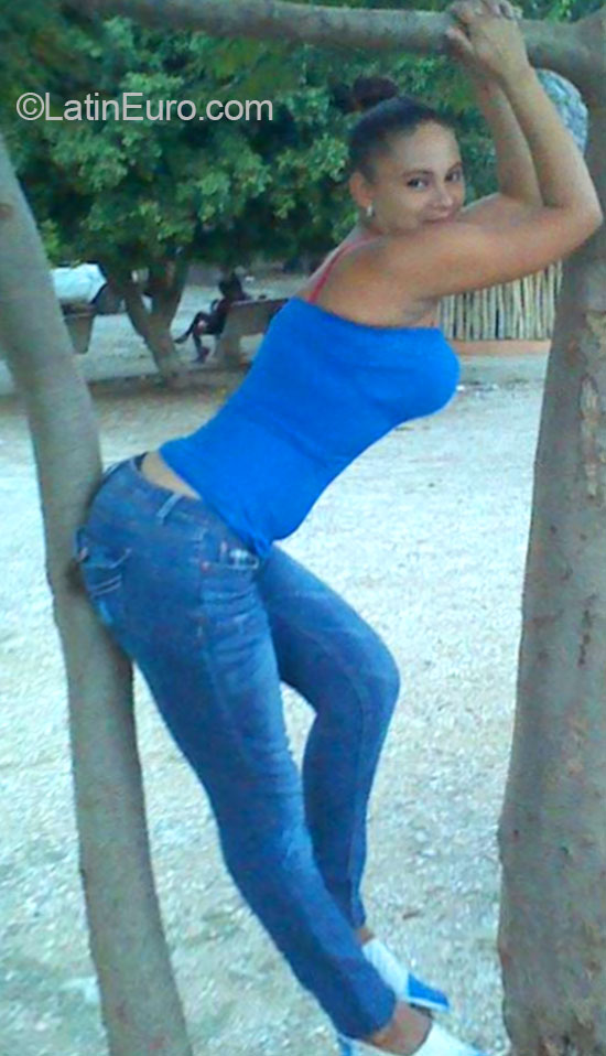 Date this sensual Dominican Republic girl Miguelina from Santo Domingo DO20116