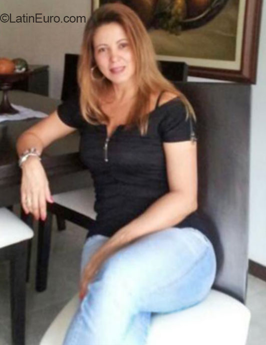 Date this sensual Colombia girl Patricia from Cali CO16448