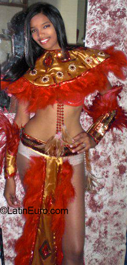 Date this nice looking Dominican Republic girl Ashanty from Santiago DO20294