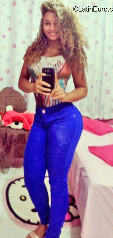 Date this cute Brazil girl Loise from Rio De Janeiro BR9088