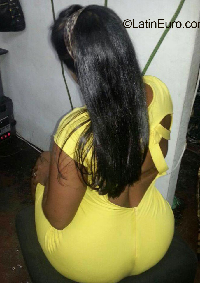 Date this beautiful Dominican Republic girl Saura from Santo Domingo DO20372