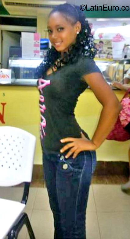 Date this georgeous Dominican Republic girl Wilma from Santo Domingo DO20425