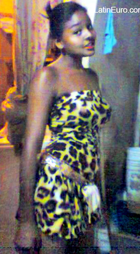Date this sensual Dominican Republic girl Ana from Santo Domingo DO20492