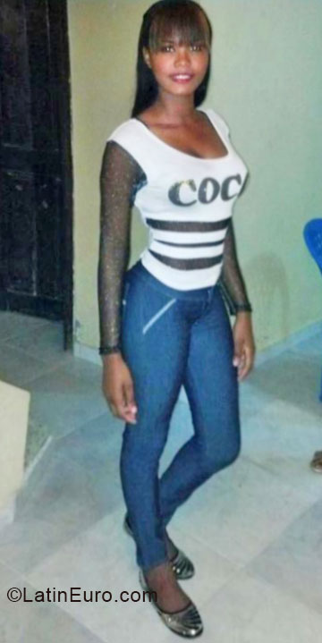 Date this hot Dominican Republic girl Alexandra from Santo Domingo DO20582
