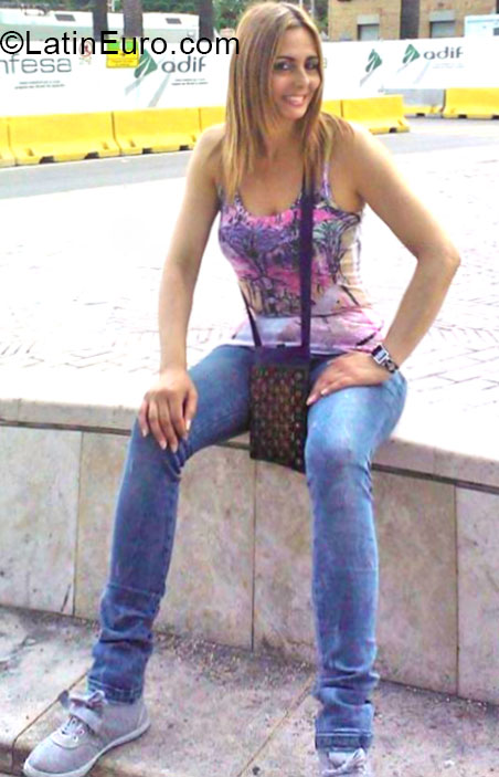 Date this voluptuous Colombia girl MARTHA from Medellin CO16540