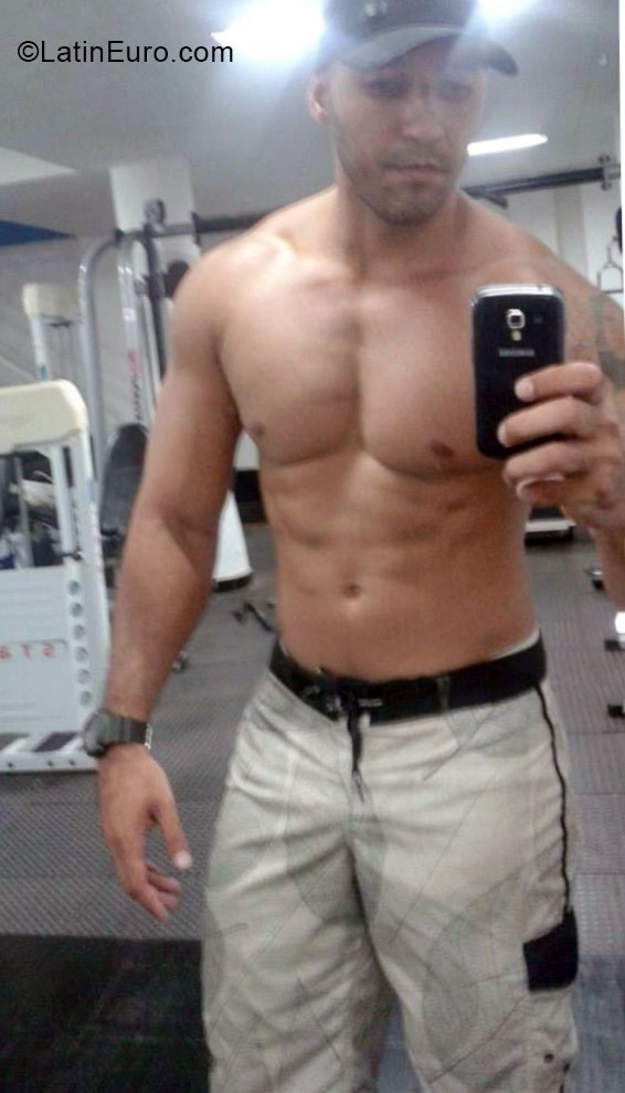 Date this pretty Brazil man Fabio from Vitoria BR9121