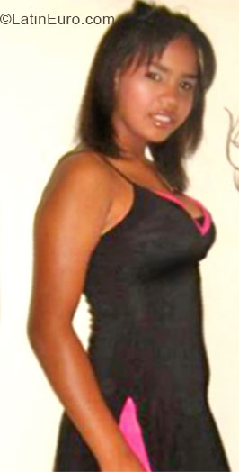 Date this pretty Dominican Republic girl Astrid from La Vega DO20656