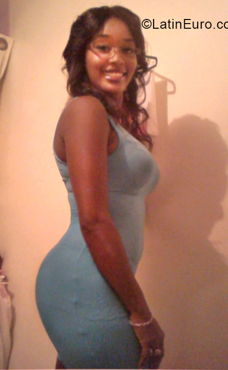 Date this foxy Dominican Republic girl Ana ely from Samana DO20657