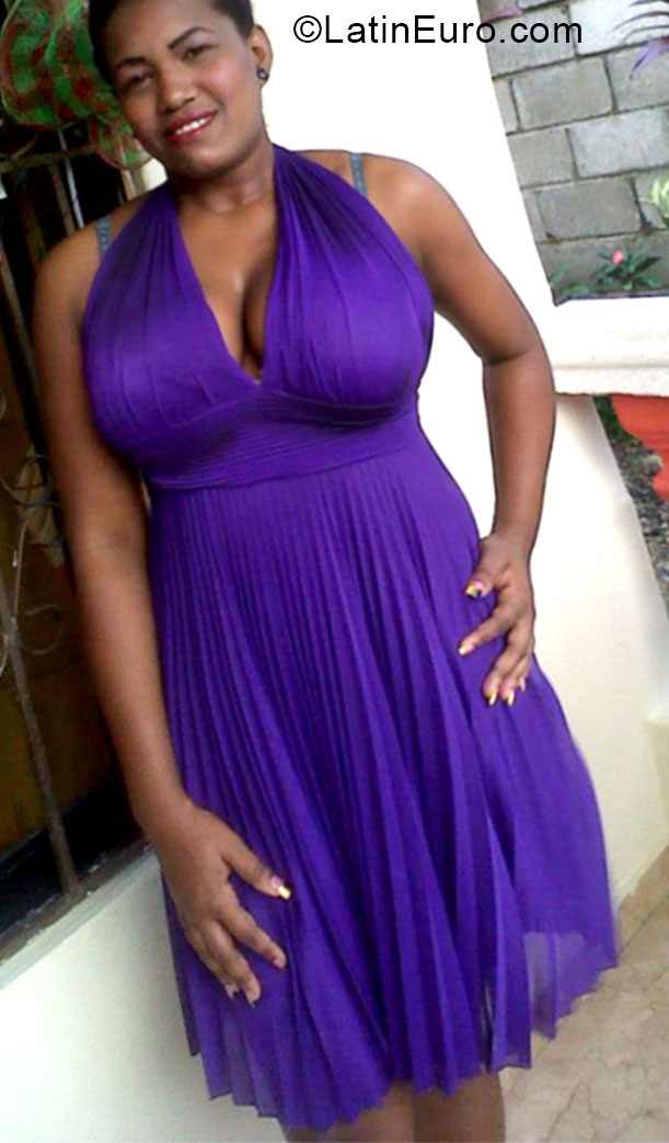 Date this gorgeous Dominican Republic girl Roxan from Santiago DO20666