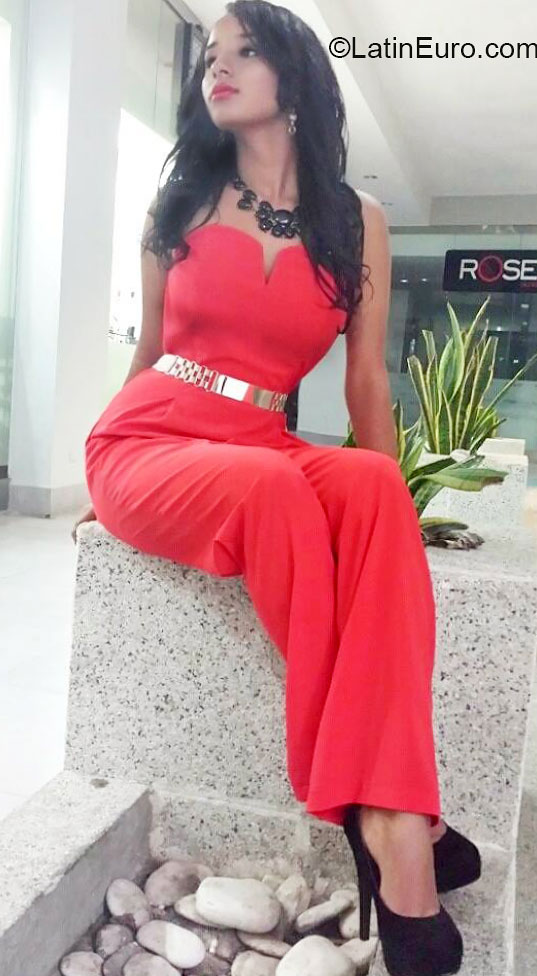 Date this hot Dominican Republic girl Valerie from Santiago DO20681
