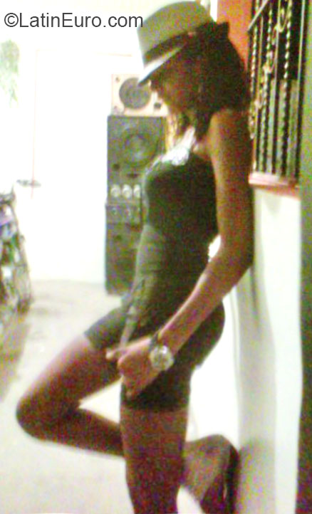 Date this hard body Dominican Republic girl Miguelina from Santiago DO27419