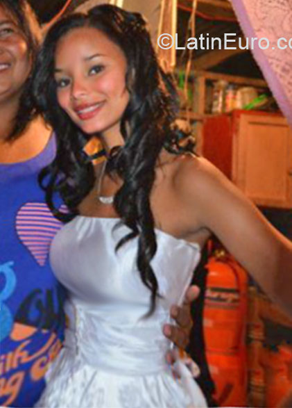 Date this athletic Dominican Republic girl Karen from Santo Domingo DO20717