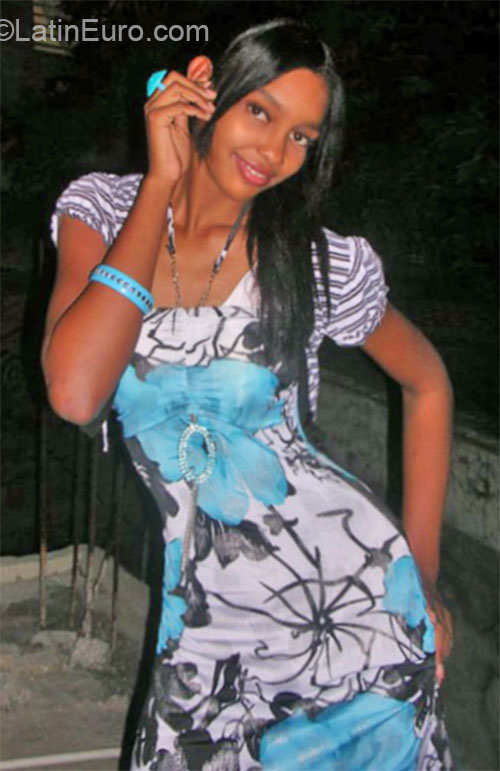 Date this tall Dominican Republic girl Cinthia from Santo Domingo DO21964