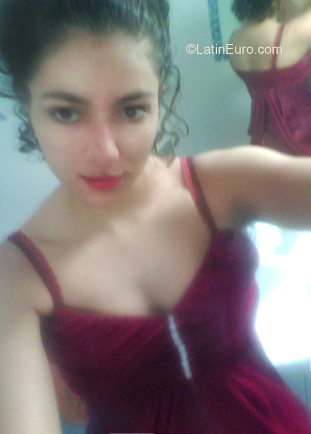 Date this pretty Italy girl Amanda from Rome IT237