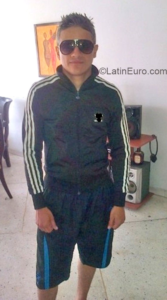 Date this attractive Colombia man Miller from Cali CO16638