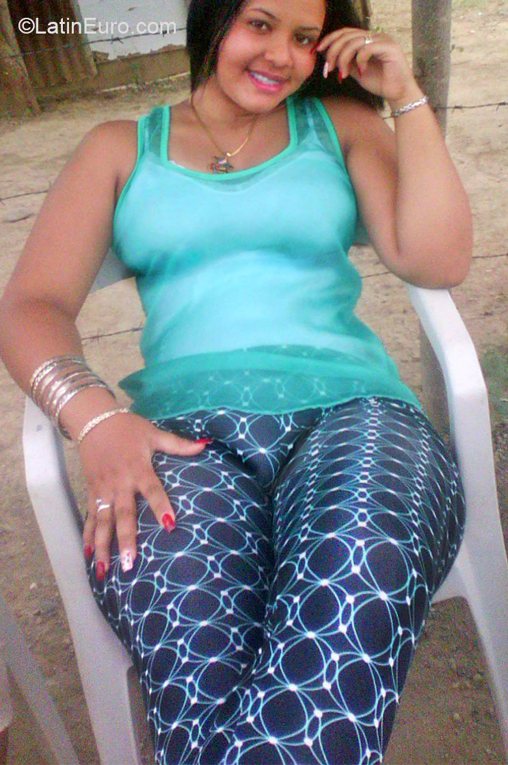 Date this funny Dominican Republic girl Nefarty from Santiago DO20780