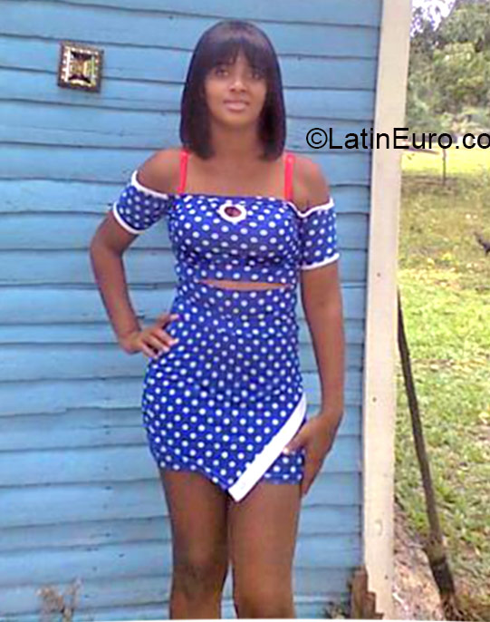 Date this cute Dominican Republic girl Yanira from Santiago DO20829