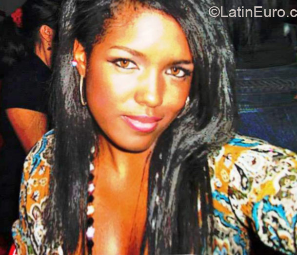 Date this sultry Colombia girl Angelirt from cali CO16683