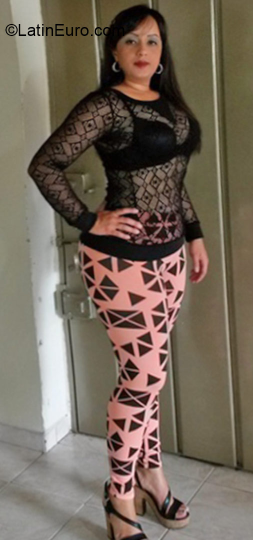 Date this fun Colombia girl Johanna from Armenia CO16699