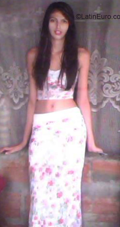 Date this attractive Colombia girl Silvana from Cali CO16712