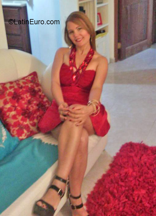 Date this foxy Dominican Republic girl Lia from Santiago DO20922