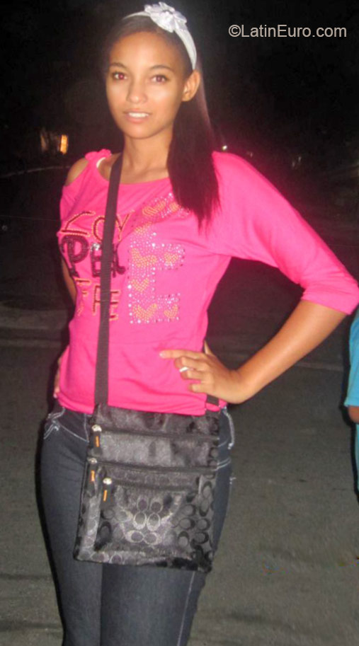 Date this attractive Dominican Republic girl Rosio from Santo Domingo DO20924