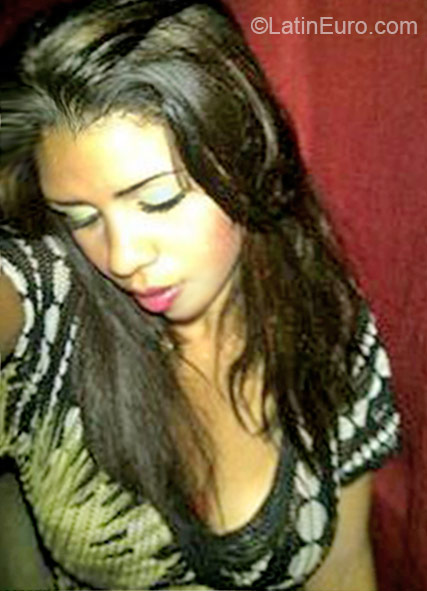 Date this attractive Dominican Republic girl Amy from Santo Domingo DO20925