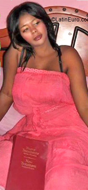 Date this foxy Dominican Republic girl Stefani from Santo Domingo DO20973