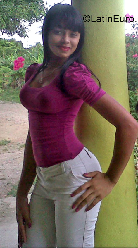 Date this athletic Dominican Republic girl Pamela from Santo Domingo DO20985