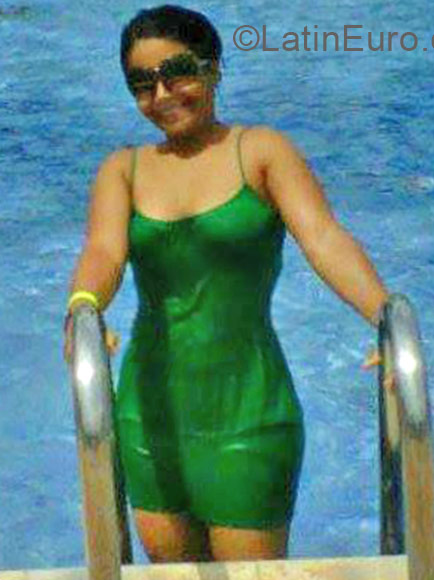 Date this good-looking Dominican Republic girl Milqueia from Santo Domingo DO20990