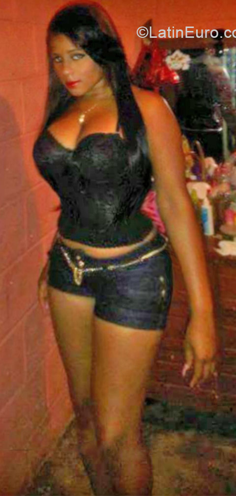 Date this good-looking Dominican Republic girl Zulie from Santiago DO21004