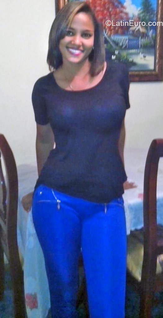 Date this tall Dominican Republic girl Marlenis from Santo Domingo DO21000