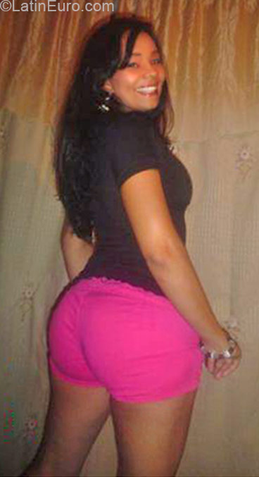 Date this gorgeous Colombia girl Derleng from Cali CO16773