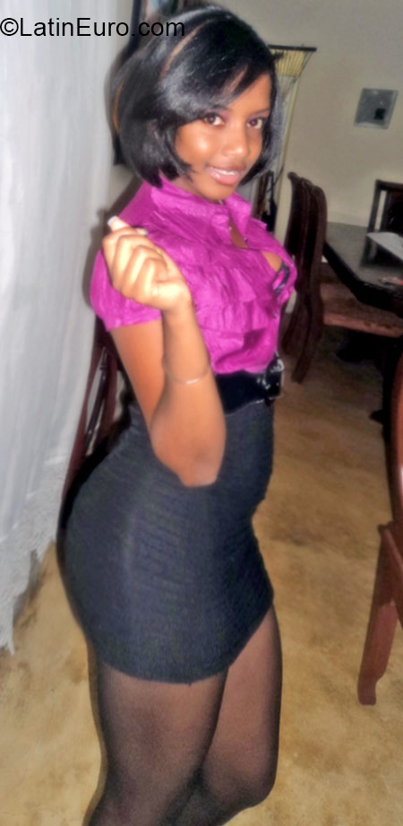 Date this hard body Dominican Republic girl Ruth from Santo Domingo DO21046