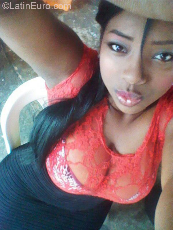 Date this athletic Dominican Republic girl Madheline from Santiago De Los Caballeros DO22394