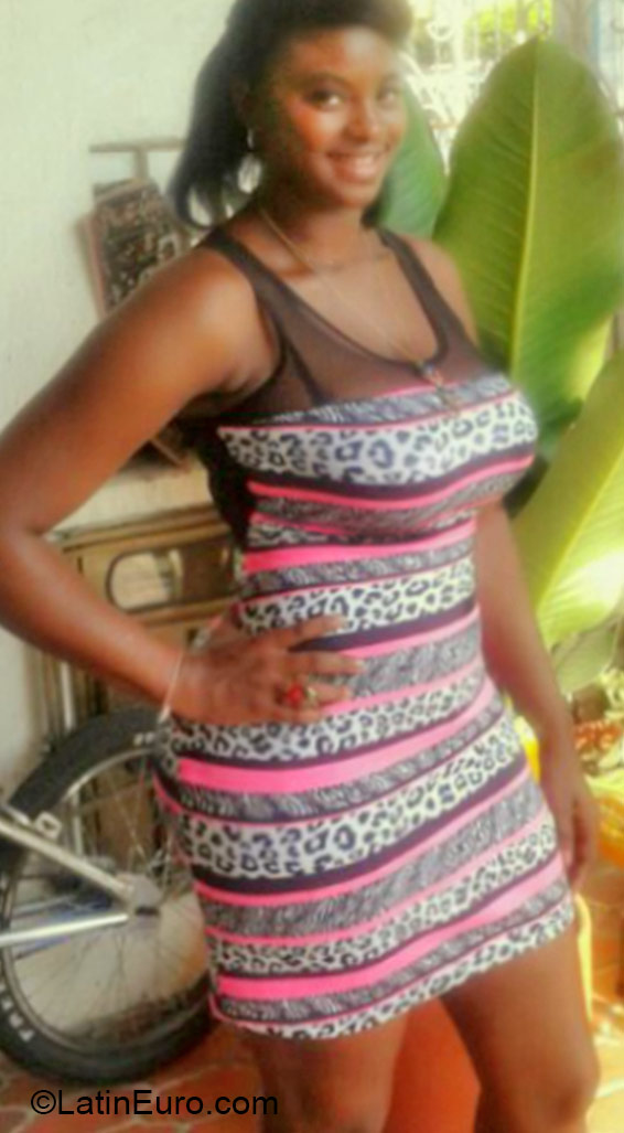 Date this hard body Colombia girl Esnay from Cali CO16811