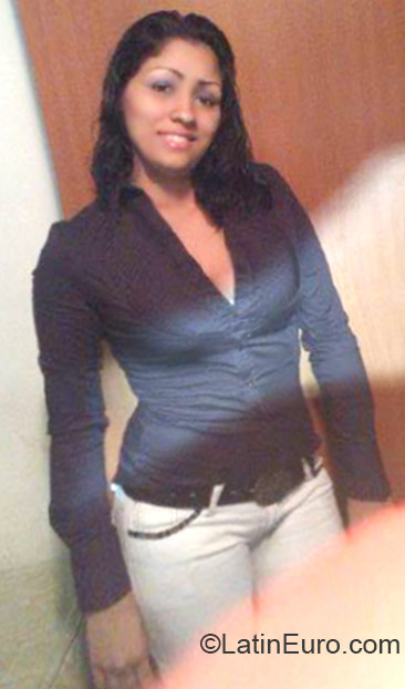 Date this pretty Venezuela girl Stephany from Maracay VE386
