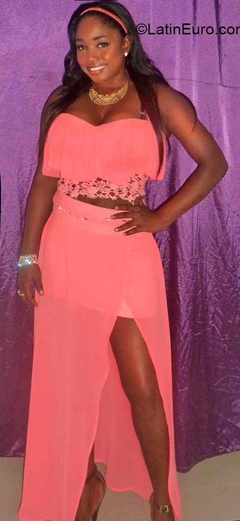 Date this nice looking Colombia girl Lorena from Cartagena CO16829