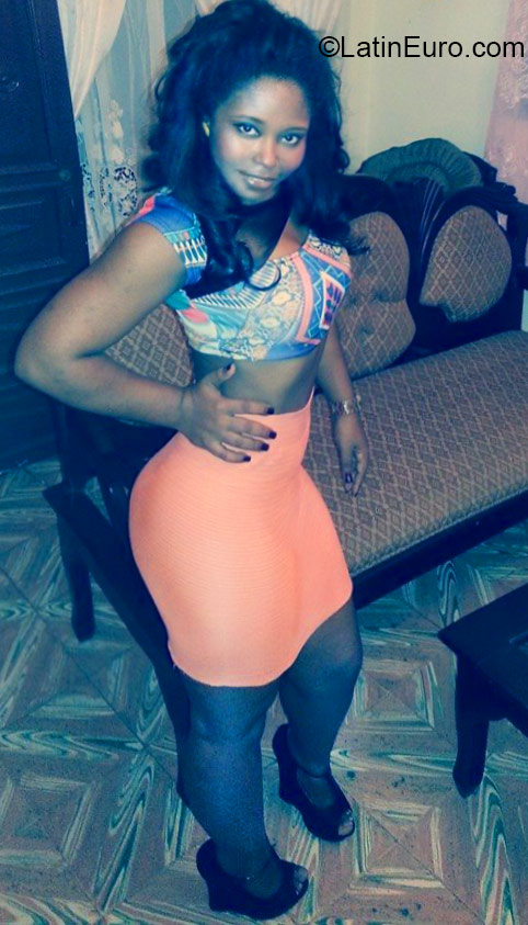 Date this foxy Dominican Republic girl Madeline from Santo Domingo DO21162