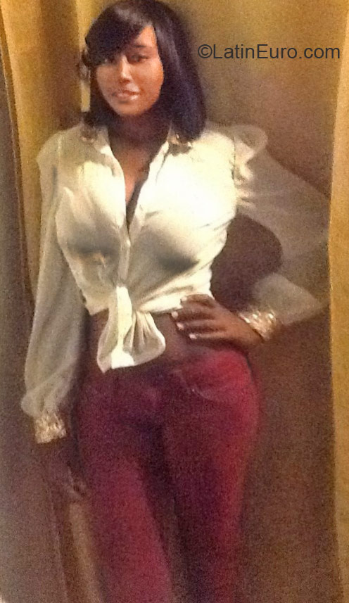 Date this sensual Dominican Republic girl Francisca from Santo Domingo DO21220