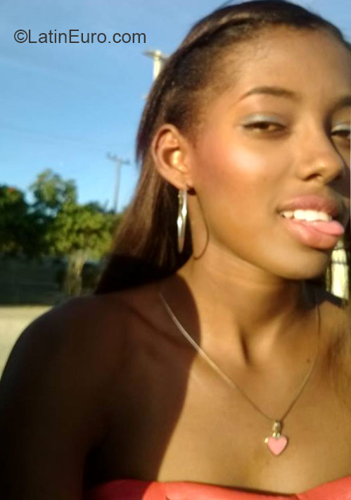 Date this hard body Dominican Republic girl Myriams from Santo Domingo DO21225