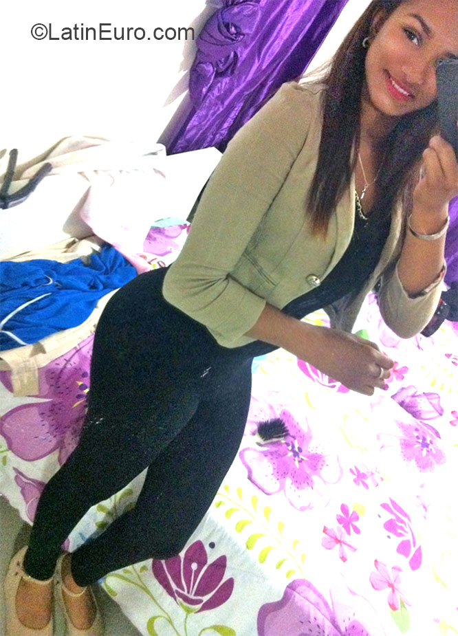 Date this lovely Dominican Republic girl Mayelin from Santiago DO21235